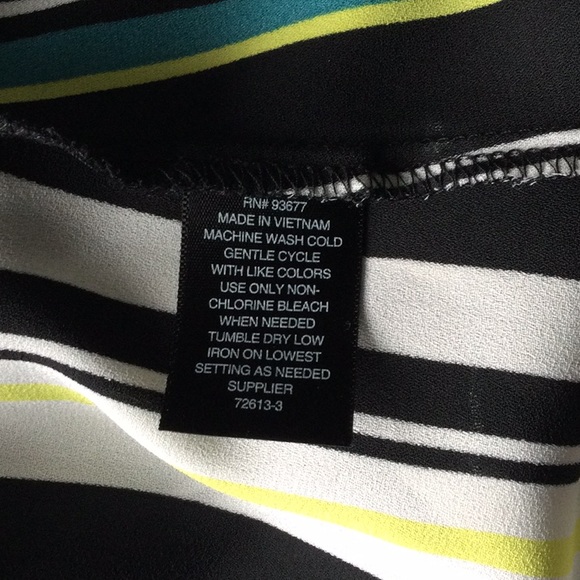 Sleeveless Blouse - Picture 5 of 5